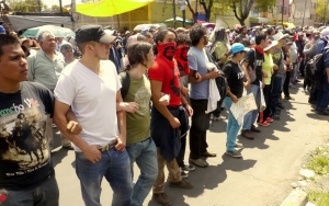 CNTE Supporters wait in street linked arms